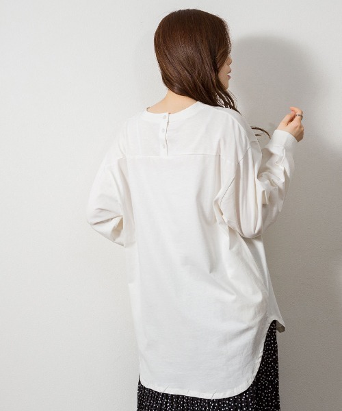 atONE（アットワン）の「atONE 後ろボタンロングスリーブカットソー（Tシャツ/カットソー・レディース・オフホワイト/ブラック/カーキ/杢グレー/チャコールグレー・4L～5L/LL～3L/M-L）」の13枚目の写真