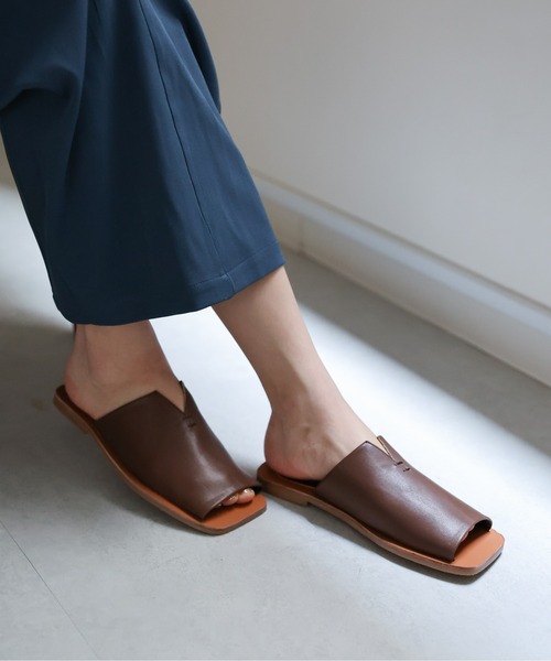 sakishimatokyo(サキシマトーキョー)の「フラットスクエアトゥサンダル(サンダル・レディース・ベージュ/ブラック/オフホワイト/ブラウン/アイボリー・S/M/L)」の6枚目の写真