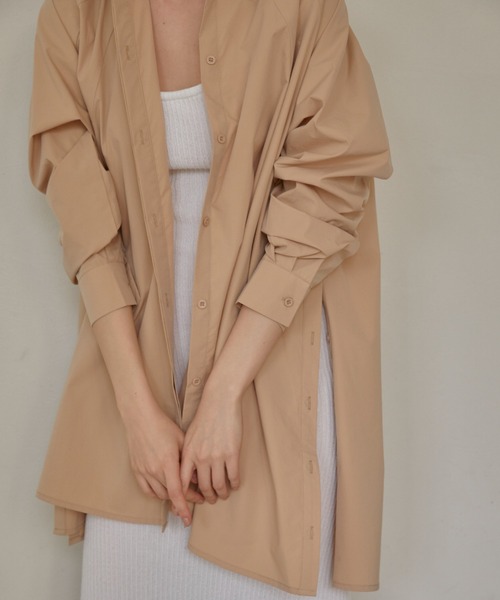 ACYM（アシーム）の「Multi way slit over シャツ（シャツ/ブラウス・レディース・ホワイト/ベージュ・FREE）」の4枚目の写真