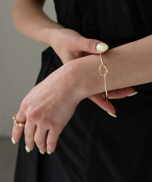 cheriella（シェリエラ）の「【cheriella】ノットサークルモチーフバングル（バングル/リストバンド・レディース・ゴールド/シルバー・FREE）」の4枚目の写真