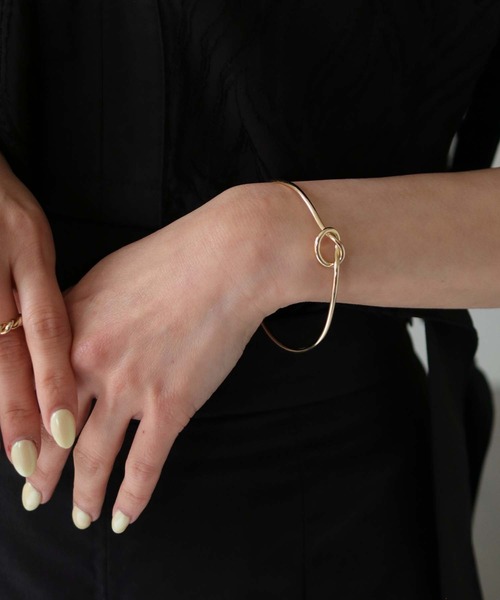 cheriella（シェリエラ）の「【cheriella】ノットサークルモチーフバングル（バングル/リストバンド・レディース・ゴールド/シルバー・FREE）」の7枚目の写真