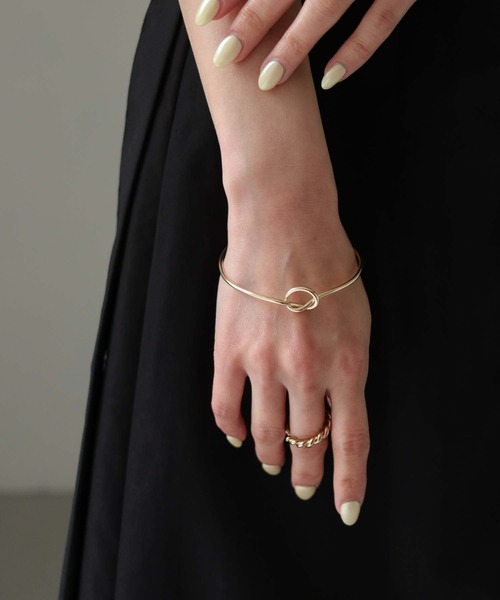 cheriella（シェリエラ）の「【cheriella】ノットサークルモチーフバングル（バングル/リストバンド・レディース・ゴールド/シルバー・FREE）」の6枚目の写真