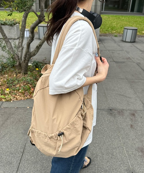 kutir(クティール)の「kutirlune/ナイロンバックパック(バックパック/リュック・レディース・ブラック/ベージュ/カーキ/ライトブラウン・FREE)」の8枚目の写真