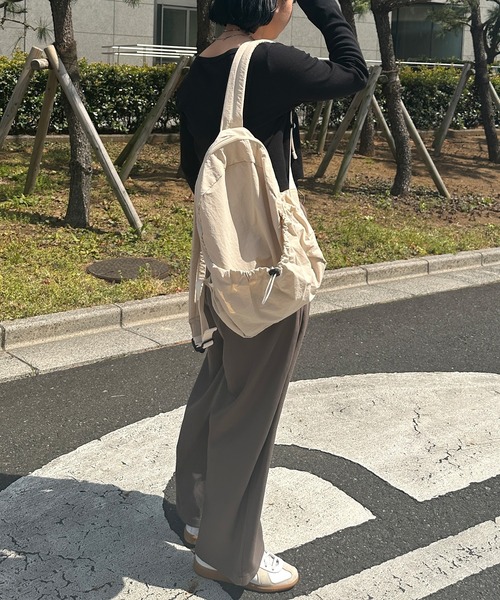 kutir(クティール)の「kutirlune/ナイロンバックパック(バックパック/リュック・レディース・ブラック/ベージュ/カーキ/ライトブラウン・FREE)」の16枚目の写真