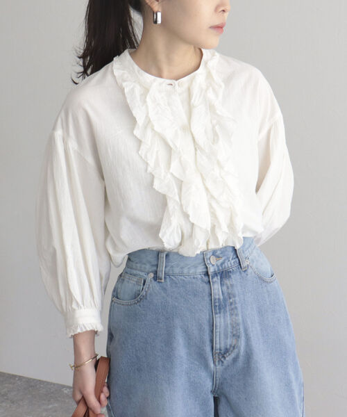 fredy emue(フレディエミュ)の「【fredyemueフレディエミュ】コットンスラブフリルブラウス(シャツ/ブラウス・レディース・オフホワイト/イエロー/ブラック/ラベンダー・38)」の2枚目の写真