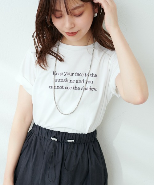 natural couture(ナチュラルクチュール)の「レタリング刺繍T(Tシャツ/カットソー・レディース・ホワイト系その他/グリーン系その他/オフホワイト/スミクロ・FREE)」の5枚目の写真