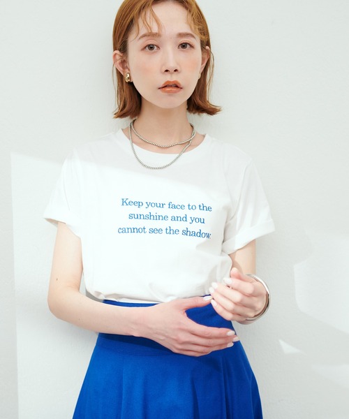 natural couture(ナチュラルクチュール)の「レタリング刺繍T(Tシャツ/カットソー・レディース・ホワイト系その他/グリーン系その他/オフホワイト/スミクロ・FREE)」の17枚目の写真