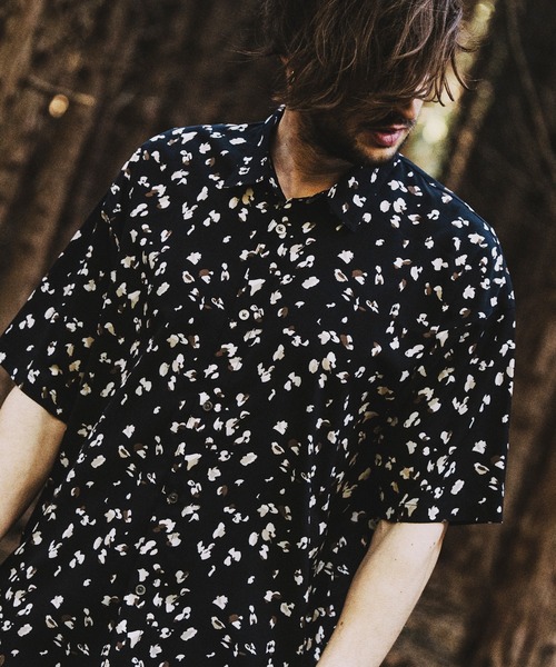 NO ID.（ノーアイディ）の「【NO ID.】All Over Pattern Big Shirt / 総柄 ビッグ シャツ（シャツ/ブラウス・メンズ・ワイン/グリーン/ブラック・ONE SIZE）」の2枚目の写真