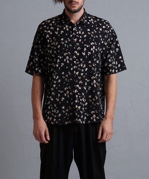 NO ID.（ノーアイディ）の「【NO ID.】All Over Pattern Big Shirt / 総柄 ビッグ シャツ（シャツ/ブラウス・メンズ・ワイン/グリーン/ブラック・ONE SIZE）」の9枚目の写真