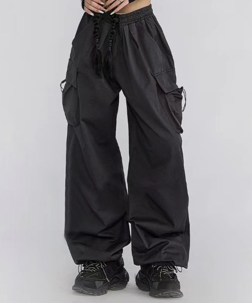 Sibra(シブラ)の「ワイドテーパード 裾ドローコードダックミリタリーカーゴパンツ(カーゴパンツ・レディース・ブラック/グレー/ピンク/カーキ・M)」の3枚目の写真