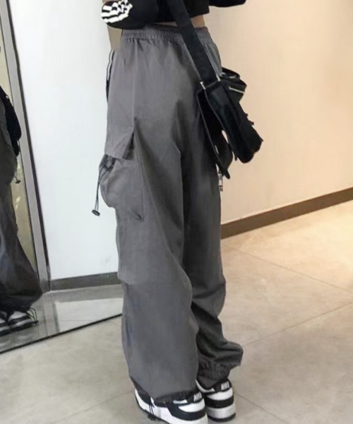 Sibra(シブラ)の「ワイドテーパード 裾ドローコードダックミリタリーカーゴパンツ(カーゴパンツ・レディース・ブラック/グレー/ピンク/カーキ・M)」の20枚目の写真