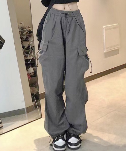 Sibra(シブラ)の「ワイドテーパード 裾ドローコードダックミリタリーカーゴパンツ(カーゴパンツ・レディース・ブラック/グレー/ピンク/カーキ・M)」の21枚目の写真