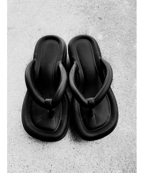 LVEU.（ラブユ.）の「Volume sole beach sandals / ボリュームソールビーチサンダル(Ai select)（サンダル・レディース・ブラック・S/M/L）」の4枚目の写真
