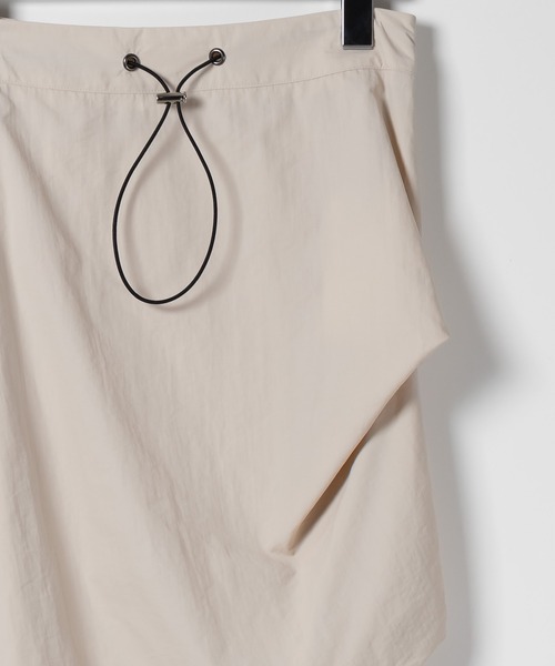 me+em select（ミームセレクト）の「※※【 ３color／３size 】ドローコードタックデザインナイロンロングスカート（スカート・レディース・ブラック/グレー/ベージュ・SMALL/LARGE/MEDIUM）」の14枚目の写真