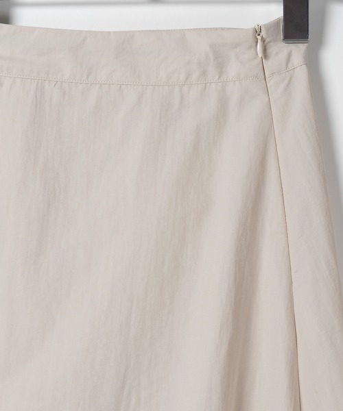 me+em select（ミームセレクト）の「※※【 ３color／３size 】ドローコードタックデザインナイロンロングスカート（スカート・レディース・ブラック/グレー/ベージュ・SMALL/LARGE/MEDIUM）」の17枚目の写真