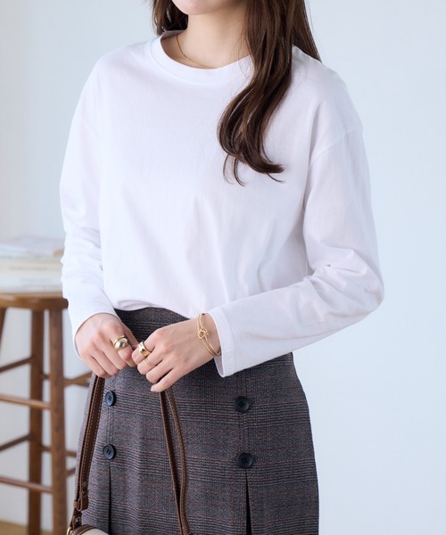 Ada.(エイダ)の「秋 新作ラウンドヘムベーシックロングTシャツ(Tシャツ/カットソー・レディース・ベージュ/ホワイト/ブラック/グレー系その他/ライトブルー・M)」の6枚目の写真