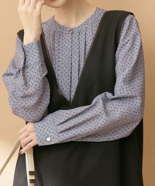 VIS（ビス）の「【防シワ・洗える】フロントタック長袖ブラウス（シャツ/ブラウス・レディース・ネイビー/ベージュ系その他/ピンク/ブルー系その他4/オフホワイト/サックスブルー/ブラック系その他/キナリ/ホワイト系その他5・L/M）」の9枚目の写真