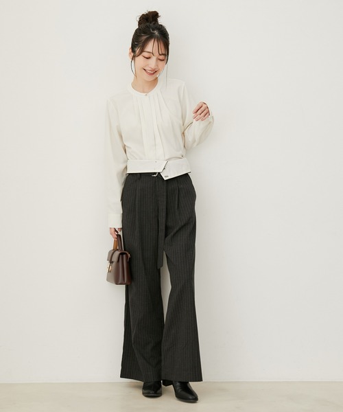 VIS（ビス）の「【防シワ・洗える】フロントタック長袖ブラウス（シャツ/ブラウス・レディース・ネイビー/ベージュ系その他/ピンク/ブルー系その他4/オフホワイト/サックスブルー/ブラック系その他/キナリ/ホワイト系その他5・L/M）」の14枚目の写真