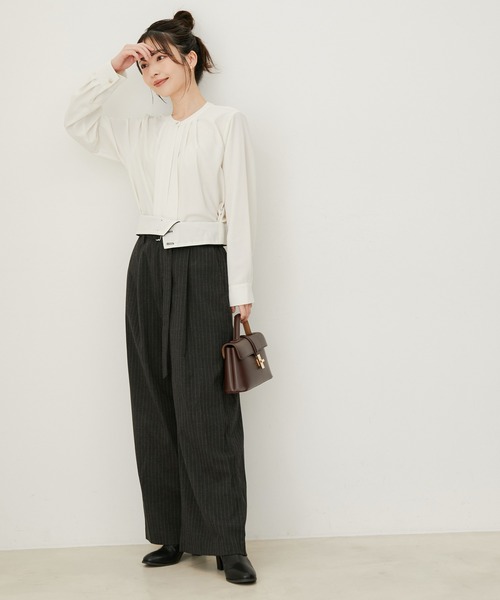 VIS（ビス）の「【防シワ・洗える】フロントタック長袖ブラウス（シャツ/ブラウス・レディース・ネイビー/ベージュ系その他/ピンク/ブルー系その他4/オフホワイト/サックスブルー/ブラック系その他/キナリ/ホワイト系その他5・L/M）」の15枚目の写真