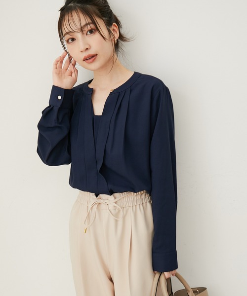 VIS（ビス）の「【防シワ・洗える】フロントタック長袖ブラウス（シャツ/ブラウス・レディース・ネイビー/ベージュ系その他/ピンク/ブルー系その他4/オフホワイト/サックスブルー/ブラック系その他/キナリ/ホワイト系その他5・L/M）」の16枚目の写真