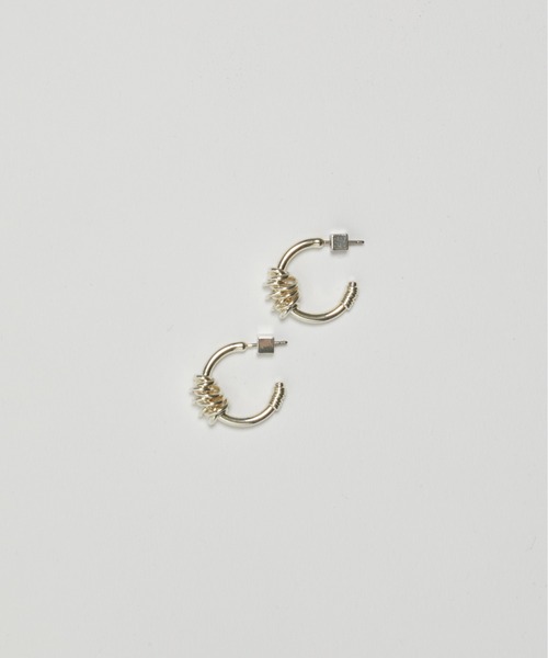 LAPUIS（ラピュイ）の「LAPUIS(ラピュイ)Double coil hoopピアス（ピアス（両耳用）・レディース・シルバー/ゴールド/マルチ・FREE）」の4枚目の写真