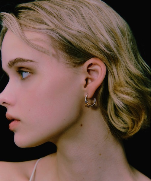 LAPUIS（ラピュイ）の「LAPUIS(ラピュイ)Double coil hoopピアス（ピアス（両耳用）・レディース・シルバー/ゴールド/マルチ・FREE）」の5枚目の写真