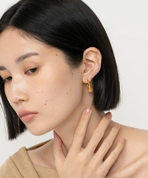 LAPUIS（ラピュイ）の「LAPUIS(ラピュイ)Double coil hoopピアス（ピアス（両耳用）・レディース・シルバー/ゴールド/マルチ・FREE）」の9枚目の写真