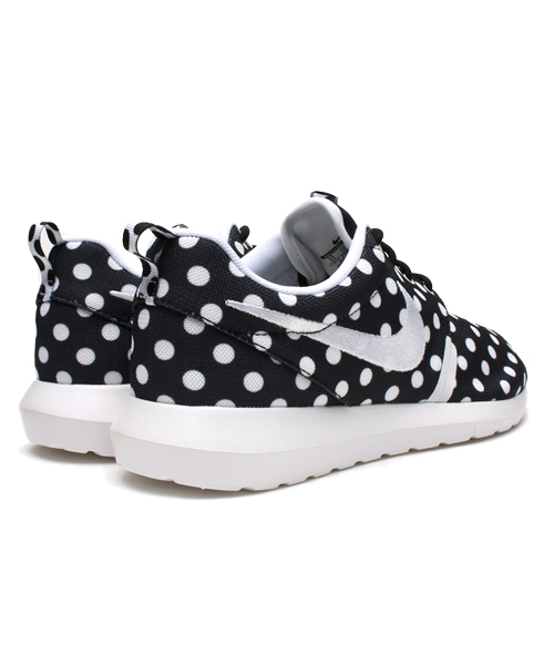 NIKE（ナイキ）の「ユニセックス ナイキ ローシ ドット柄 昆虫シリーズ NIKE ROSHE NM QS 810857（スニーカー・メンズ・D/A/B/C・27cm/28cm/24cm/24.5cm/27.5cm/28.5cm/26.5cm/29cm）」の10枚目の写真