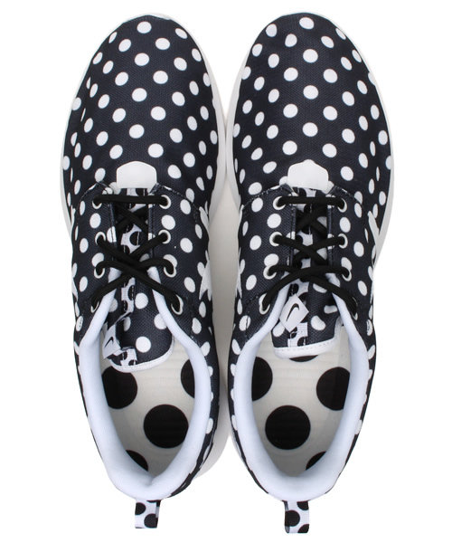 NIKE（ナイキ）の「ユニセックス ナイキ ローシ ドット柄 昆虫シリーズ NIKE ROSHE NM QS 810857（スニーカー・メンズ・D/A/B/C・27cm/28cm/24cm/24.5cm/27.5cm/28.5cm/26.5cm/29cm）」の6枚目の写真