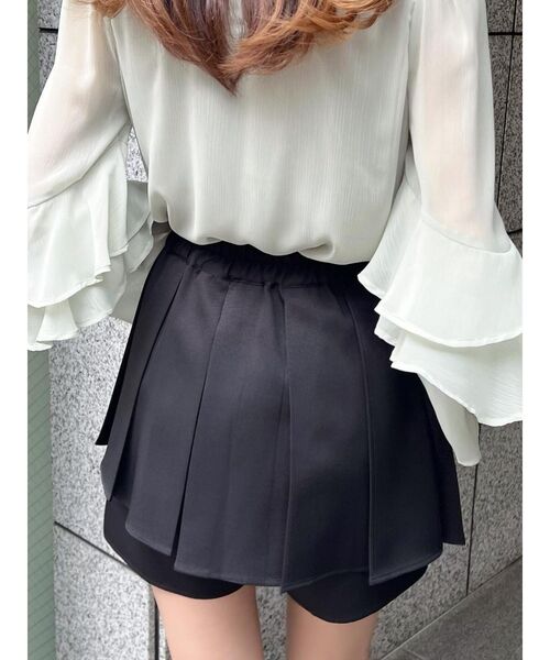 EATME（イートミー）の「ビジューボタン2wayプリーツショートパンツ（その他パンツ・レディース・ベージュ/ブラック・SMALL/MEDIUM）」の5枚目の写真