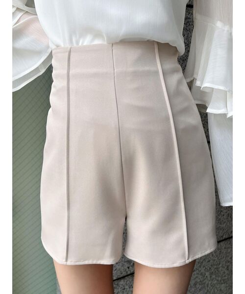 EATME（イートミー）の「ビジューボタン2wayプリーツショートパンツ（その他パンツ・レディース・ベージュ/ブラック・SMALL/MEDIUM）」の9枚目の写真