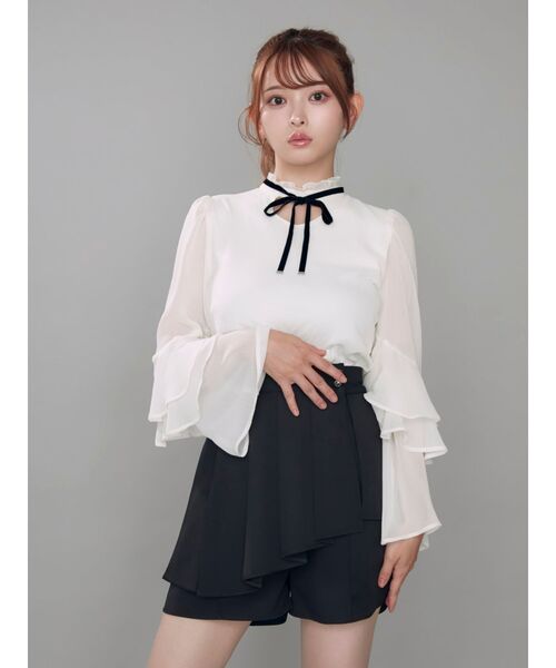 EATME（イートミー）の「ビジューボタン2wayプリーツショートパンツ（その他パンツ・レディース・ベージュ/ブラック・SMALL/MEDIUM）」の11枚目の写真