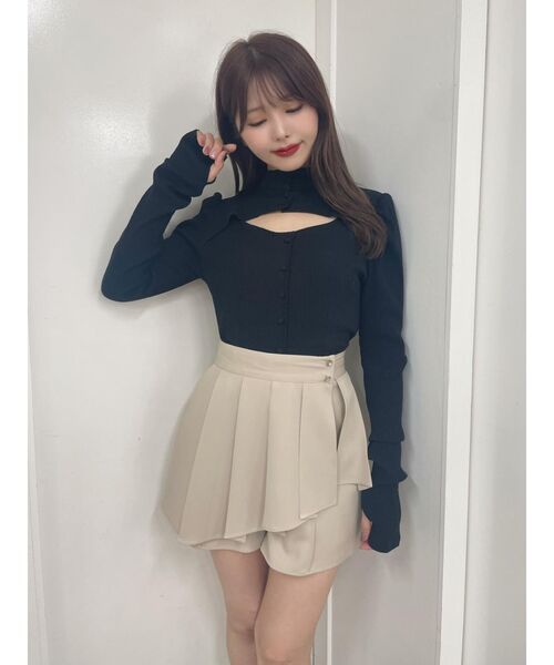 EATME（イートミー）の「ビジューボタン2wayプリーツショートパンツ（その他パンツ・レディース・ベージュ/ブラック・SMALL/MEDIUM）」の22枚目の写真