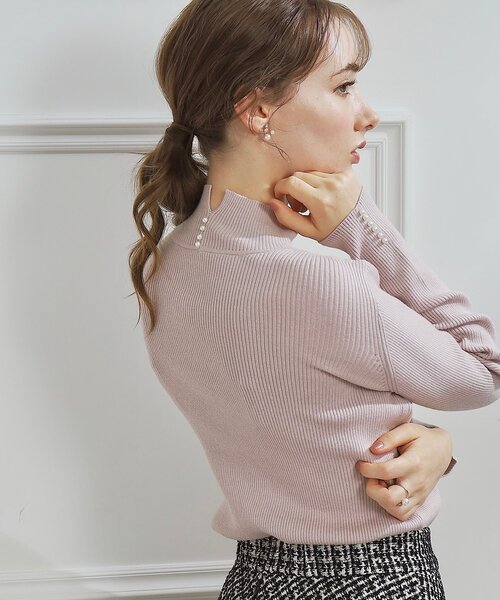 couture brooch（クチュールブローチ）の「◆【吸湿発熱／サステナブル機能糸使用】フェイクパールリブニット（ニット/セーター・レディース・オフホワイト/ピンク系/ブラック/レッド系1/ライトグレー/ピンク・42/38/36）」の21枚目の写真