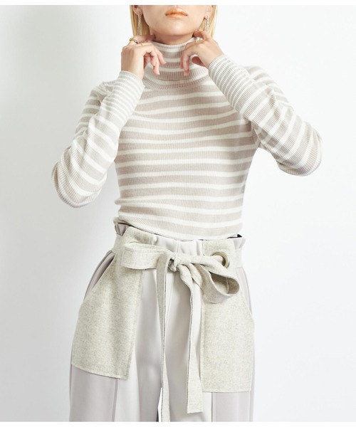 Settimissimo（セッティミッシモ）の「ピッチ変化ボーダータートルニット（ニット/セーター・レディース・グレイッシュベージュ/オフホワイト/ブラック・FREE）」の3枚目の写真