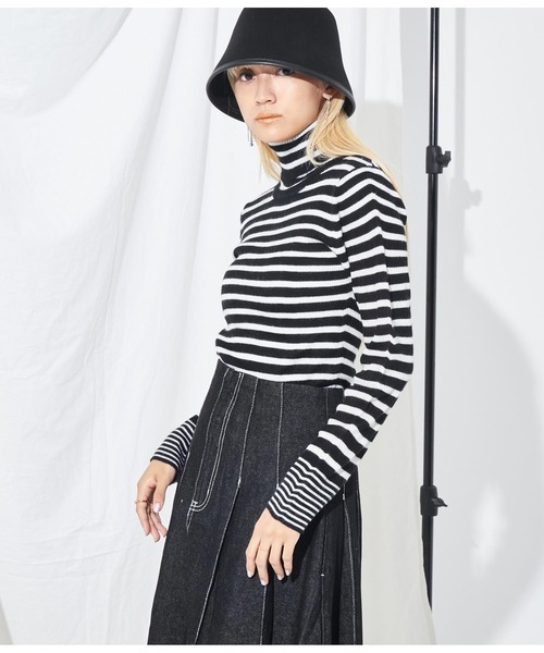 Settimissimo（セッティミッシモ）の「ピッチ変化ボーダータートルニット（ニット/セーター・レディース・グレイッシュベージュ/オフホワイト/ブラック・FREE）」の18枚目の写真