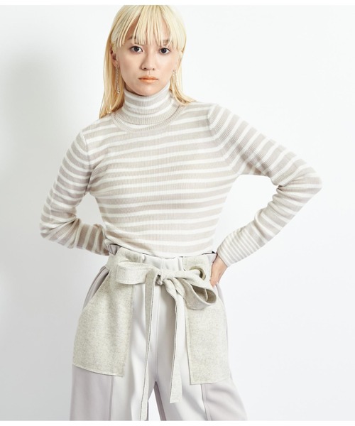 Settimissimo（セッティミッシモ）の「ピッチ変化ボーダータートルニット（ニット/セーター・レディース・グレイッシュベージュ/オフホワイト/ブラック・FREE）」の11枚目の写真