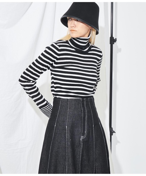 Settimissimo（セッティミッシモ）の「ピッチ変化ボーダータートルニット（ニット/セーター・レディース・グレイッシュベージュ/オフホワイト/ブラック・FREE）」の17枚目の写真