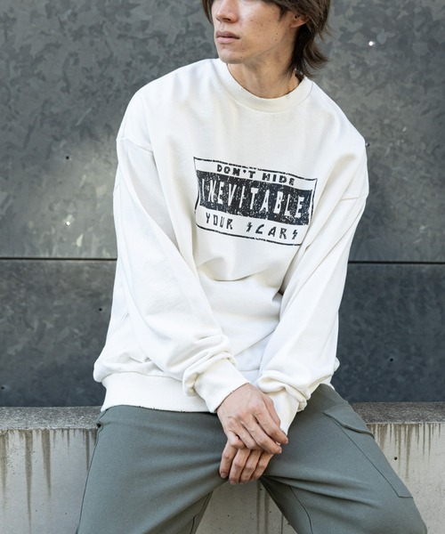 COLONY 2139（コロニートゥーワンスリーナイン）の「ピグメントダメージ裏毛クルー（BOX）（スウェット・メンズ・レッド/アイボリー/ブラック・LARGE/MEDIUM）」の4枚目の写真