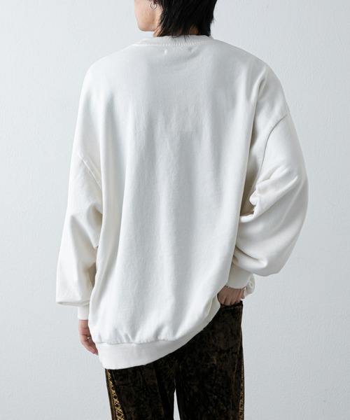 COLONY 2139（コロニートゥーワンスリーナイン）の「ピグメントダメージ裏毛クルー（BOX）（スウェット・メンズ・レッド/アイボリー/ブラック・LARGE/MEDIUM）」の7枚目の写真