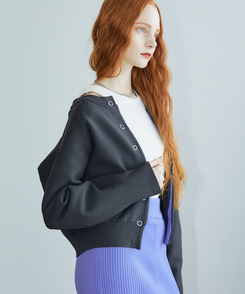 ELLEgirl（エルガール）の「ドルマンスウェットライクニットカーディガン【ELLEgirl/エル ガール】（カーディガン/ボレロ・レディース・チャコールグレー/ターコイズブルー/ブラック/ライトベージュ・FREE）」の15枚目の写真