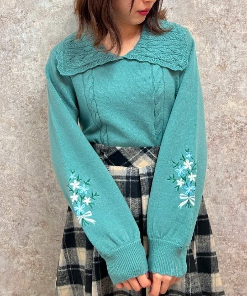 axes femme POETIQUE(アクシーズファムポエティック)の「フラワー刺繍ニットプルオーバー(ニット/セーター・レディース・ピンク/キナリ/グリーン・MEDIUM)」の3枚目の写真