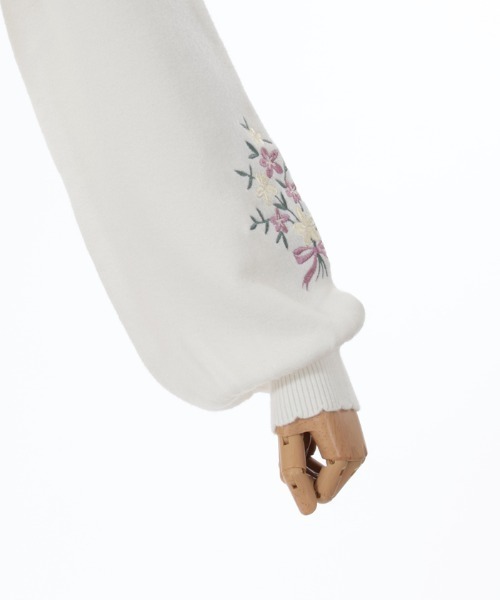 axes femme POETIQUE(アクシーズファムポエティック)の「フラワー刺繍ニットプルオーバー(ニット/セーター・レディース・ピンク/キナリ/グリーン・MEDIUM)」の18枚目の写真