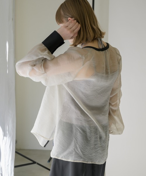 上品コーデはコレで安心！ idem（イデム）の「organdy sheer blouse/オーガンジーシアー トップス