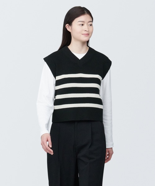 無印良品(ムジルシリョウヒン)の「婦人 洗える畦編みショート丈Vネックベスト(ベスト・レディース・ホワイト系3/オートミール/ブラック/ブラック系・XS/M/S/XL/L)」の3枚目の写真