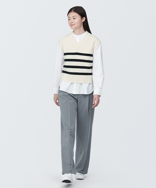 無印良品(ムジルシリョウヒン)の「婦人 洗える畦編みショート丈Vネックベスト(ベスト・レディース・ホワイト系3/オートミール/ブラック/ブラック系・XS/M/S/XL/L)」の5枚目の写真