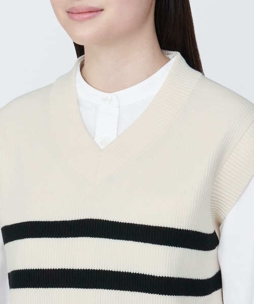 無印良品(ムジルシリョウヒン)の「婦人 洗える畦編みショート丈Vネックベスト(ベスト・レディース・ホワイト系3/オートミール/ブラック/ブラック系・XS/M/S/XL/L)」の8枚目の写真