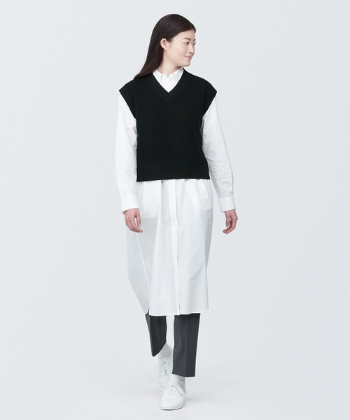 無印良品(ムジルシリョウヒン)の「婦人 洗える畦編みショート丈Vネックベスト(ベスト・レディース・ホワイト系3/オートミール/ブラック/ブラック系・XS/M/S/XL/L)」の11枚目の写真