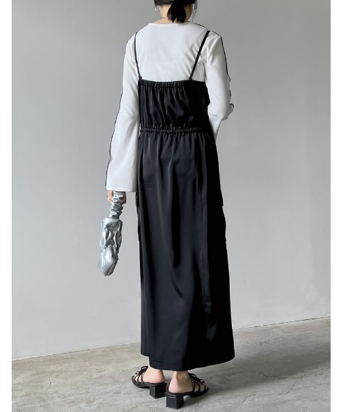 Re:EDIT（リエディ）の「[2024SS COLLECTION][低身長サイズ有]2WAYサテンフロントジップキャミワンピース（ワンピース・レディース・ホワイト/ブラック/グレー/モカ・SHORT/MEDIUM/LARGE）」の6枚目の写真