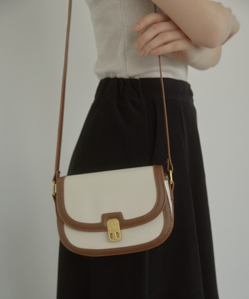 ACYM(アシーム)の「Vintage coron shoulder バッグ(ショルダーバッグ・レディース・ブラウン/アイボリー/ブラック・FREE)」の4枚目の写真